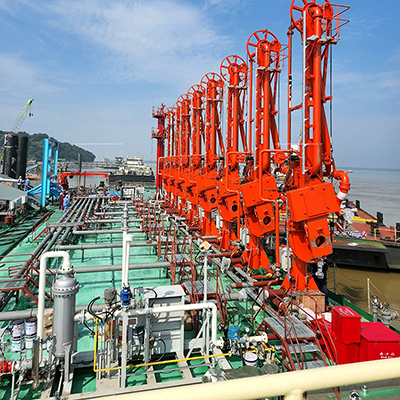 Brazos de carga marinas en la empresa SINOPEC Changling